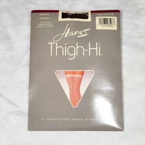 Hanes Thigh Hi Sandlefoot style #606 med tall Barely there